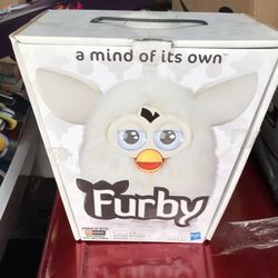 Hasbro White Plush Furby 👾