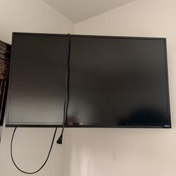 QUEEN BEDROOM SET WITH TV 42” Inch