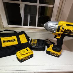 Dewalt 20V MAX* 1/2 IN. HIGH TORQUE IMPACT WRENCH With Bag, Charger And 2 Batteries 