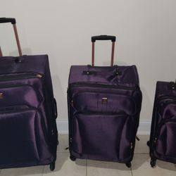 Like new deep purple luggage set