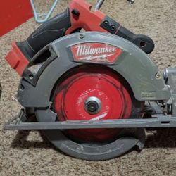 Milwaukee Fuel 7 1/4  Skilsaw With Battery!