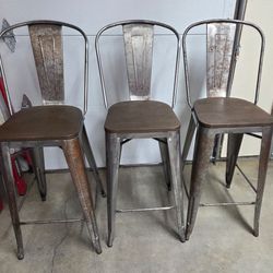 (3) 30" Clear Coated Etched Bar Stools with Back & Wood Seats GREAT SHAPE. We bought and never used
$75