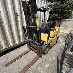 Caterpillar 2 Stage Propane Forklift With Side shift