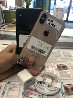 Factory unlocked iPhone x 256gb, excellent conditions store warranty