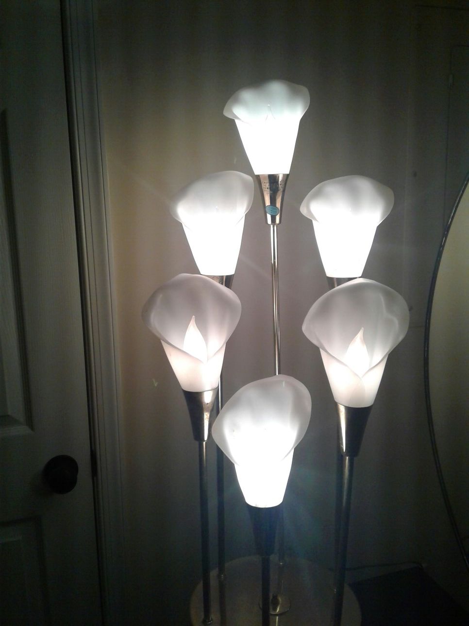 6 balls living room corner light with white table