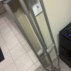 Crutches 
