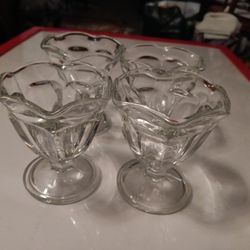 4 Vintage Ice Cream/desert Cups. Glass
