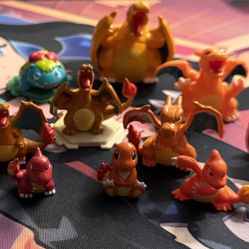 Pokemon Charizard Mini Figures, KeyChain, Pencil Topper 