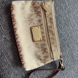 Michael Kors Wristlet 