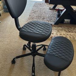 Ergonomic Cross Legged Office Chair with Wheels