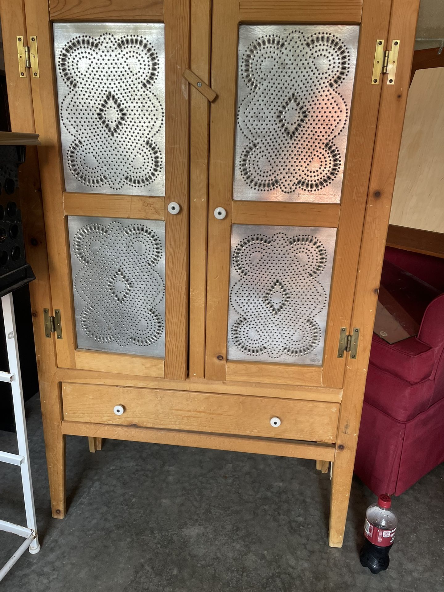 Antique pie Cooler