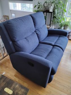 2 Recliners Units.4 Seats.