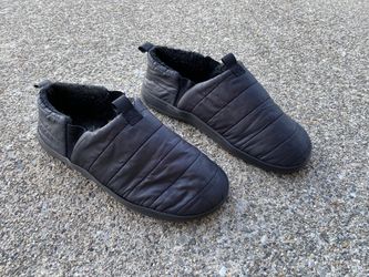 Size 4/5Y - Children’s Black Slippers 