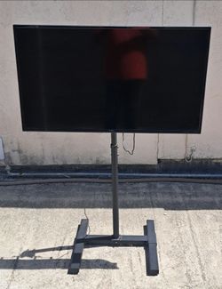 40" inch Polariod TV with adjustable stand