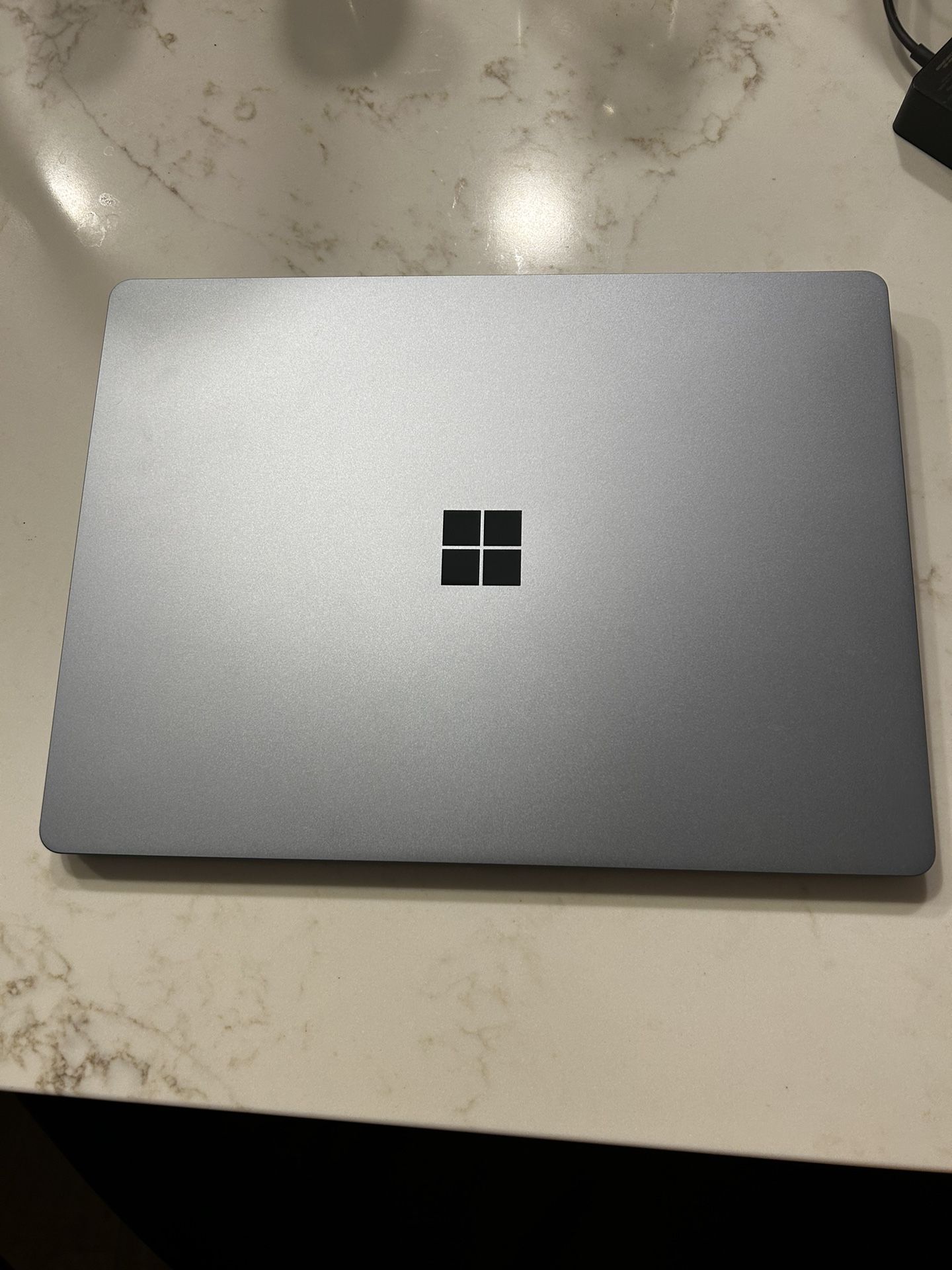 Microsoft Surface Laptop- Intel Core i5, 8GB RAM, 128GB SSD - Ice