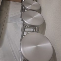 4 New Bar Stools Great Condition 