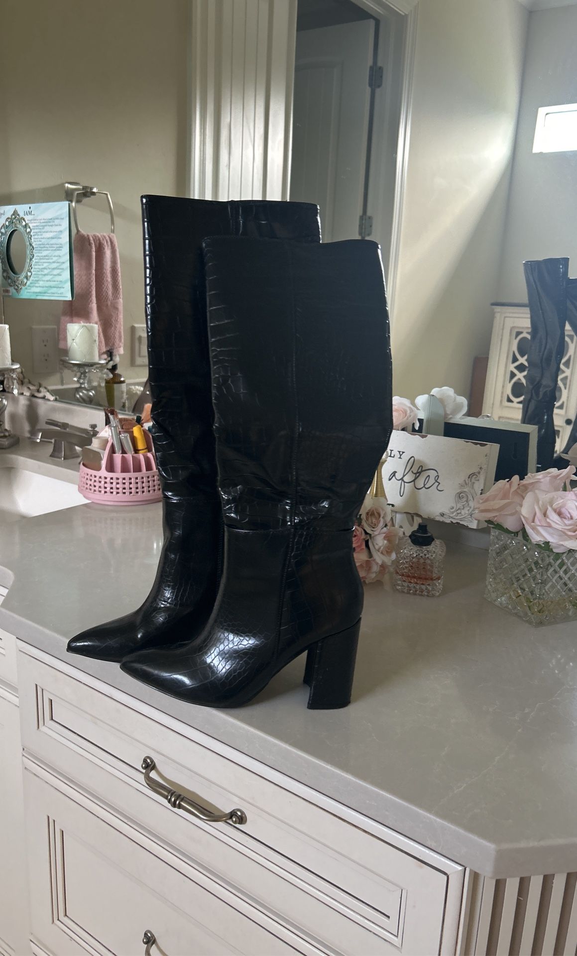 Beautiful Textured Black Boots 