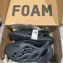 Adidas Yeezy Carbon Black Foam Runner Size 10