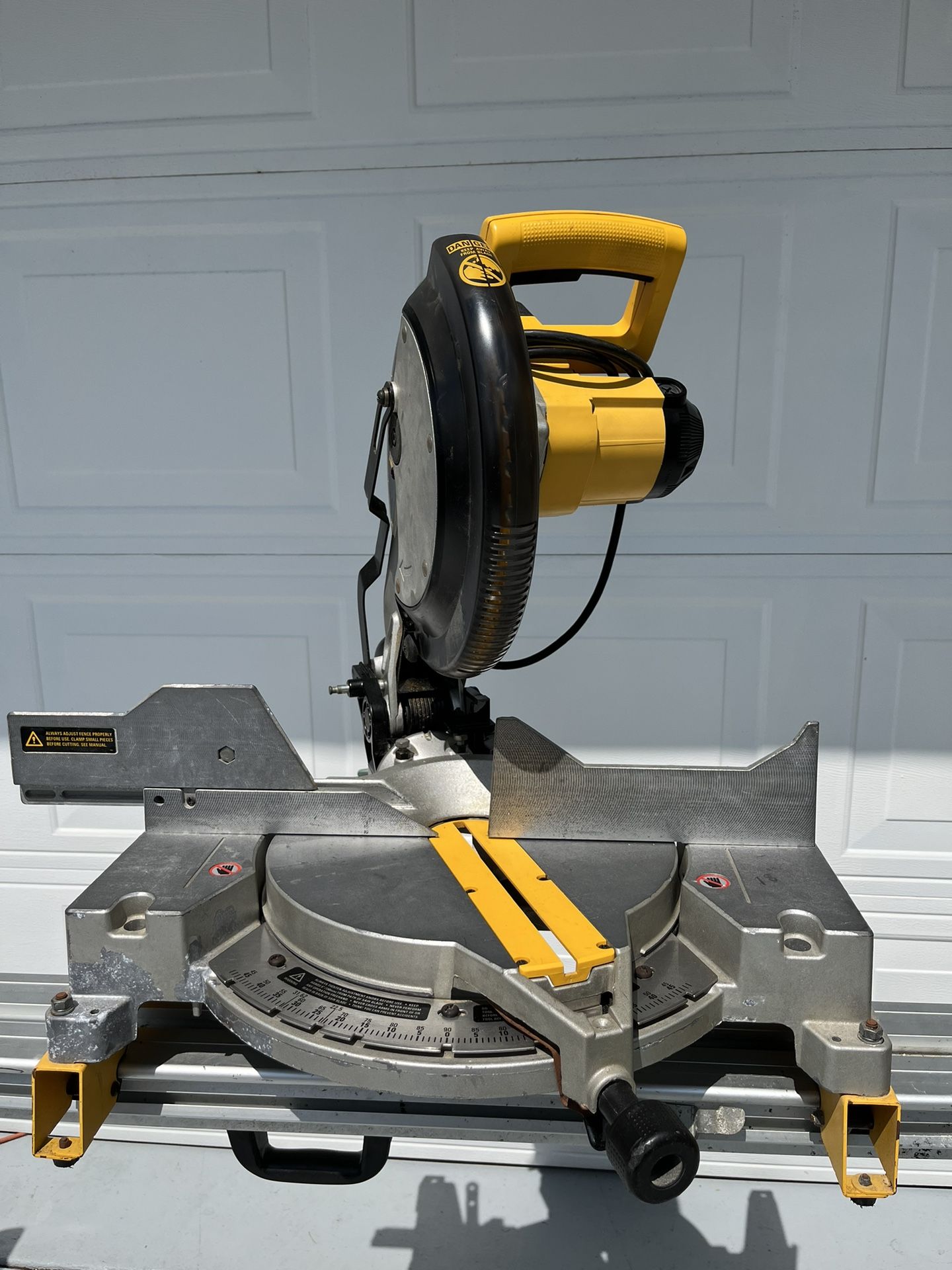 Dewalt 12” Compound Miter Saw for Sale in Vero Beach, FL OfferUp