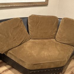 Corner Sofas Whit Rag An Table Center 