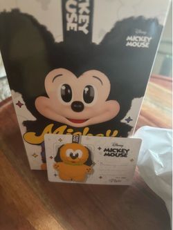 Pop mart -New Pluto key chain