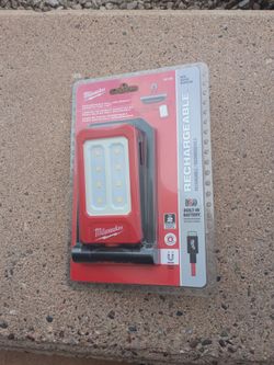 Milwaukee Rechargeable 500L Magnetic Task Light
