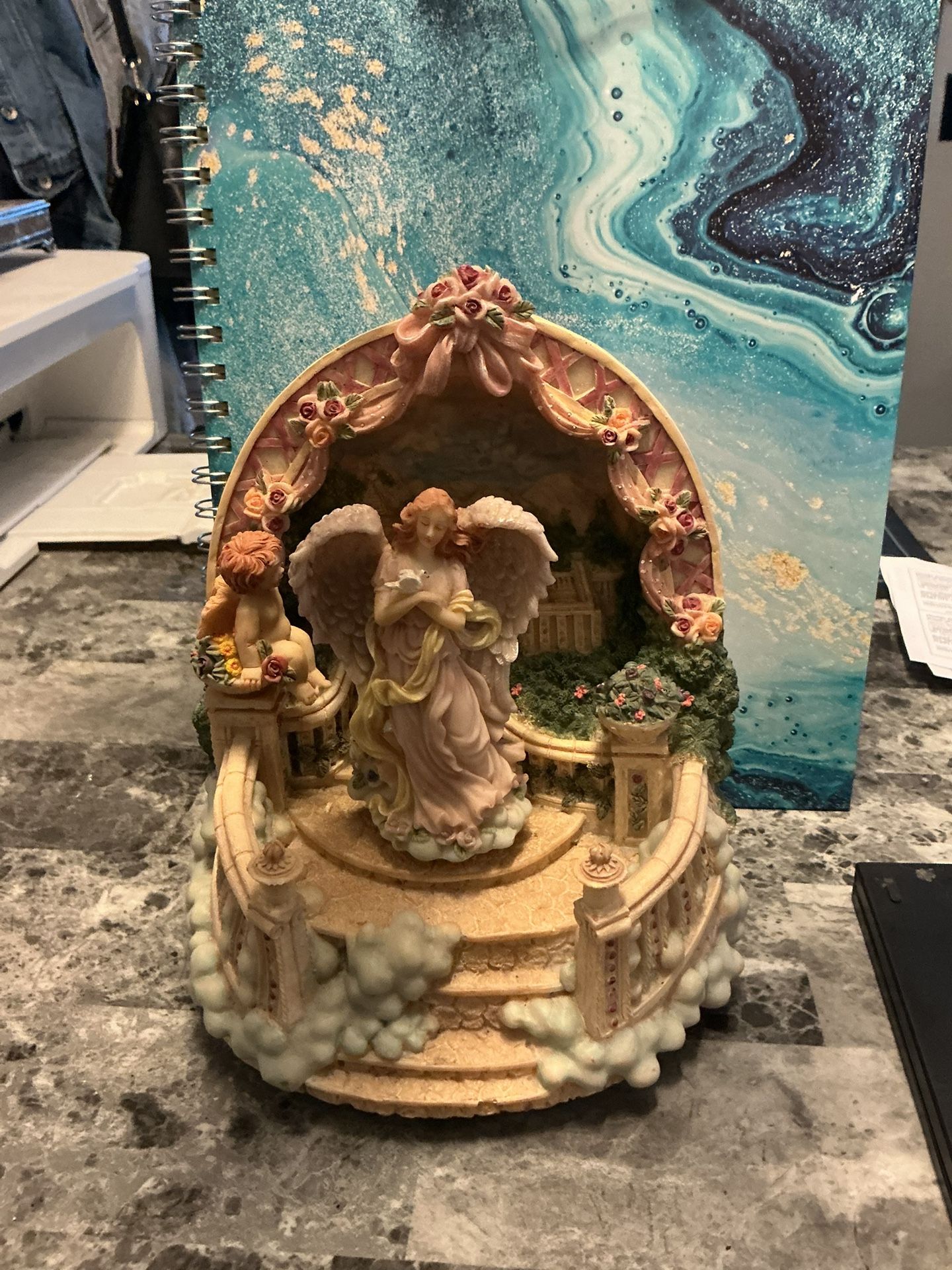 Vintage HTF Classic Treasures 3D Musical ~ Angel with dove  ~ Plays 'Music Box Dancer'
