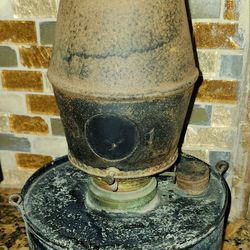 ANTIQUE C.1900 E. MILLER BRASS METAL FARM CHICKEN BROODER KEROSENE OIL LAMP MICA SHIELD