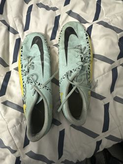Men’s Soccer Cleats Size 9.5