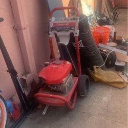Troy Bolt Briggs & Stratton 675 Series Pressure Washer