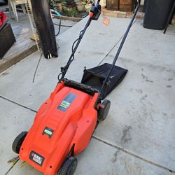 Lawn Mower/ Cortadora De Pasto