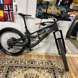Carbon Fiber Guerrilla Gravity Custom Made Full Suspension Mountain Bike 