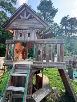 FREE Wooden Playset - Must Disassemble & Haul