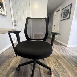 Office Chair And Desk 