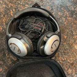 Bose Headphones With Case