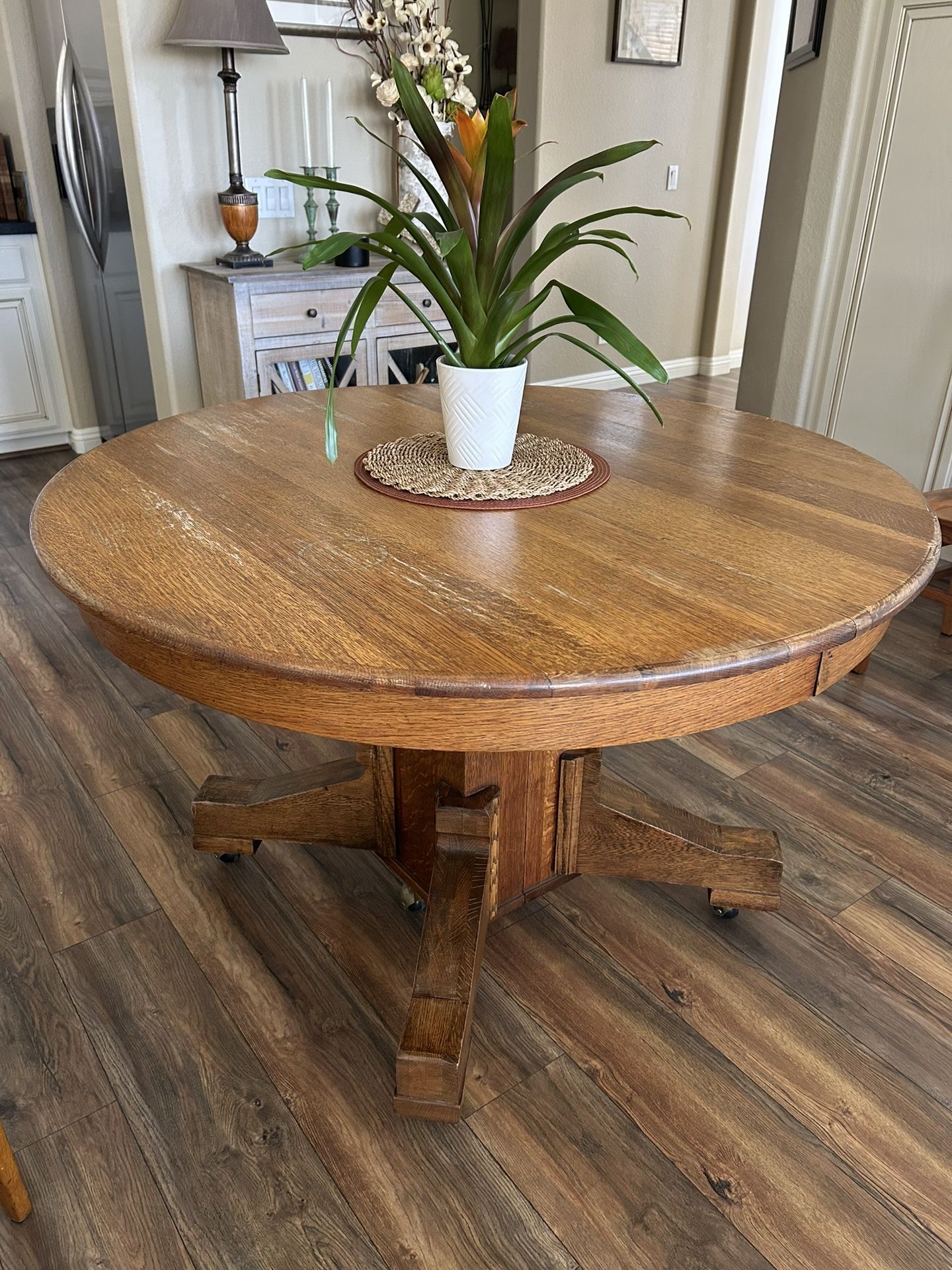 Round Dinning Table Oak Wood