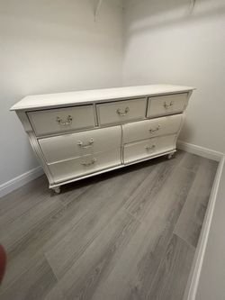 Girl’s Dresser