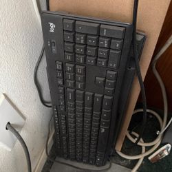 Keyboard And Mouse Available 