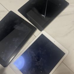 3 iPads 