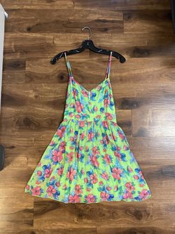 Brand new Woman’s Hollister brand Green Floral Dress Up For Sale 