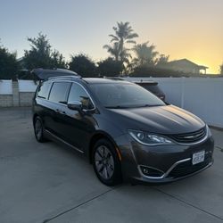 2018 Chrysler Pacifica Hybrid