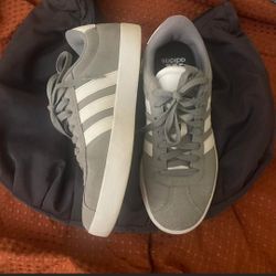 Addidas Mens 7.5 