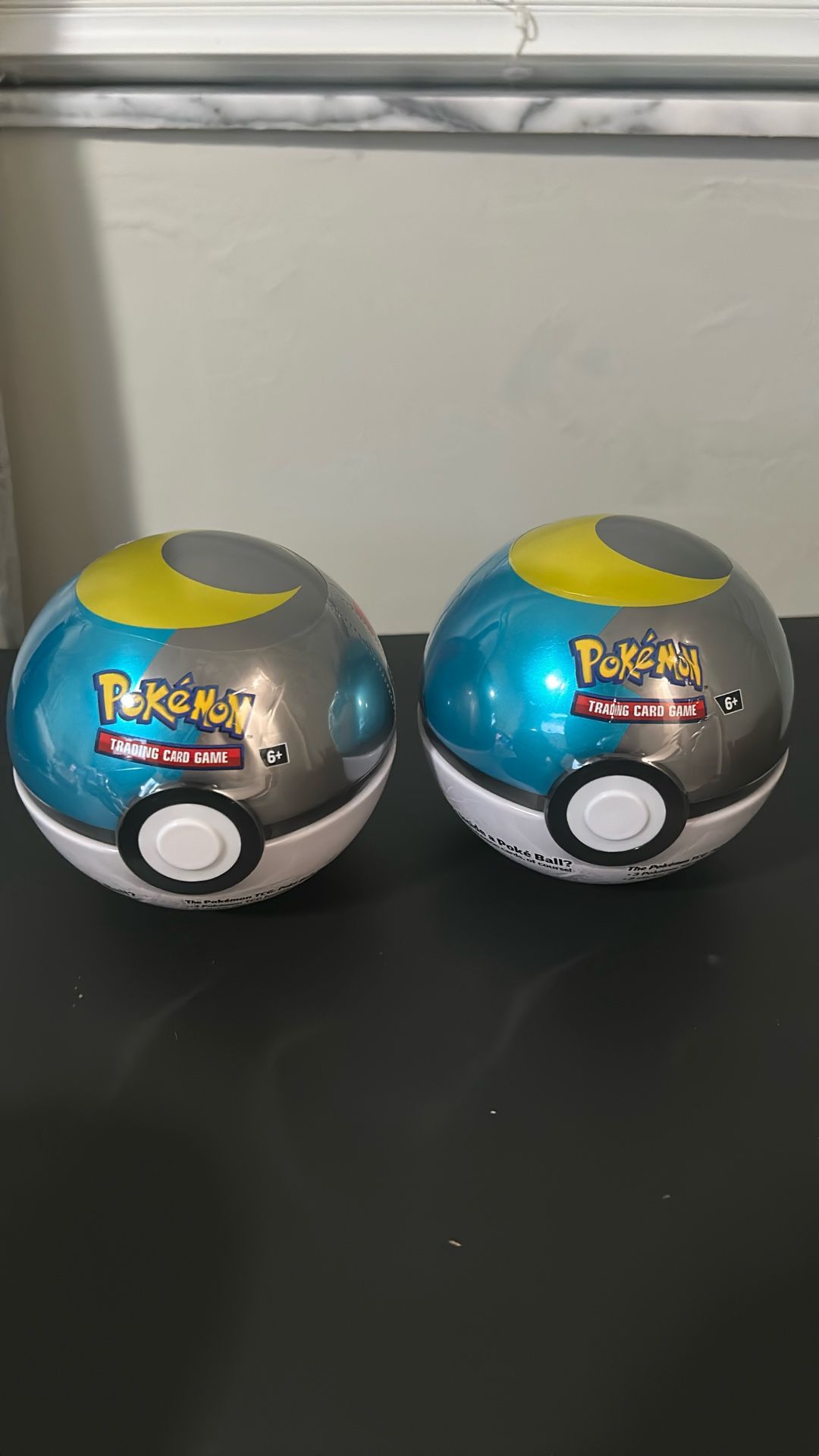 Poke Ball Tin ( Moon Ball )