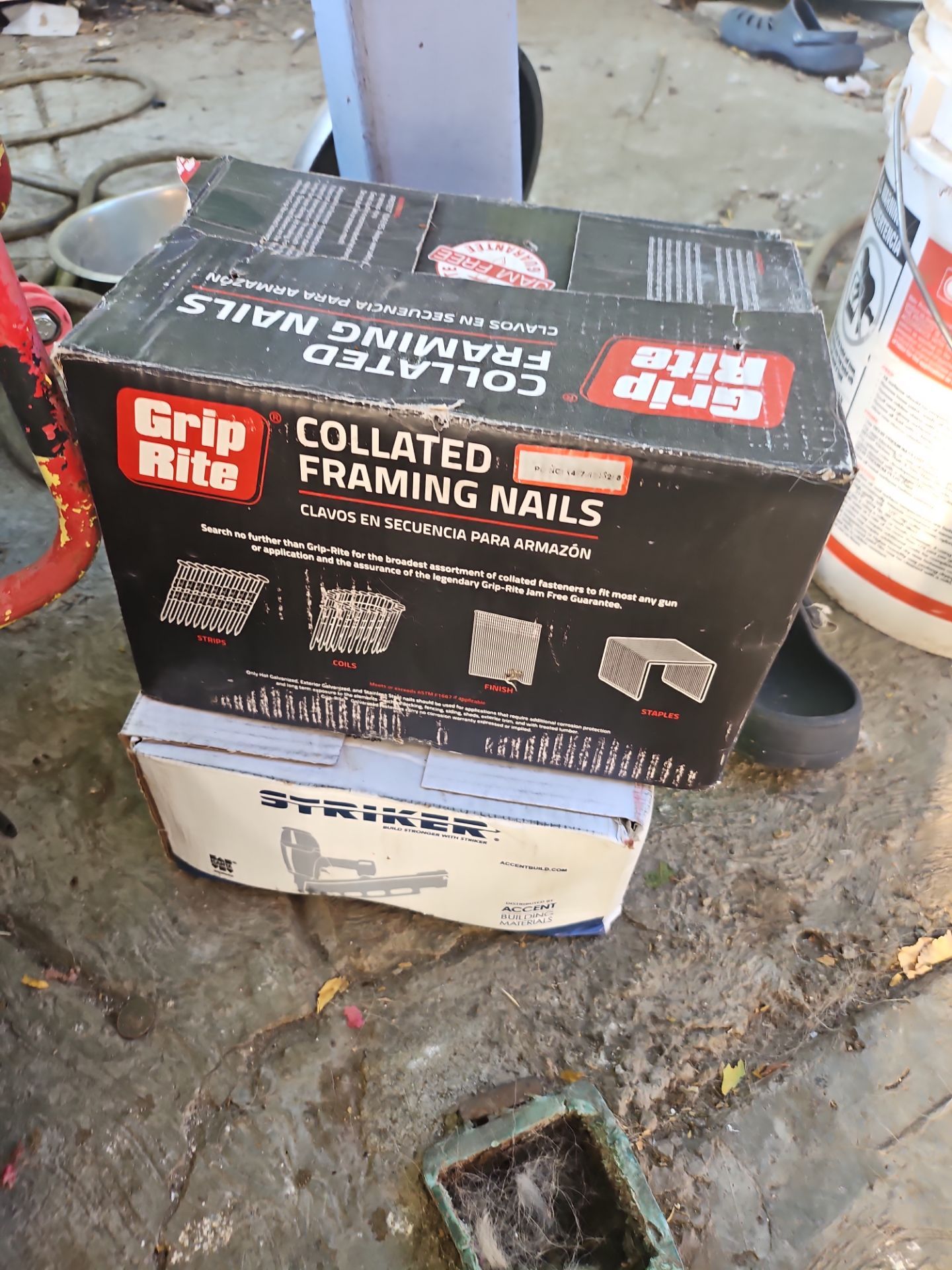 Collated framing nails striker grip rite