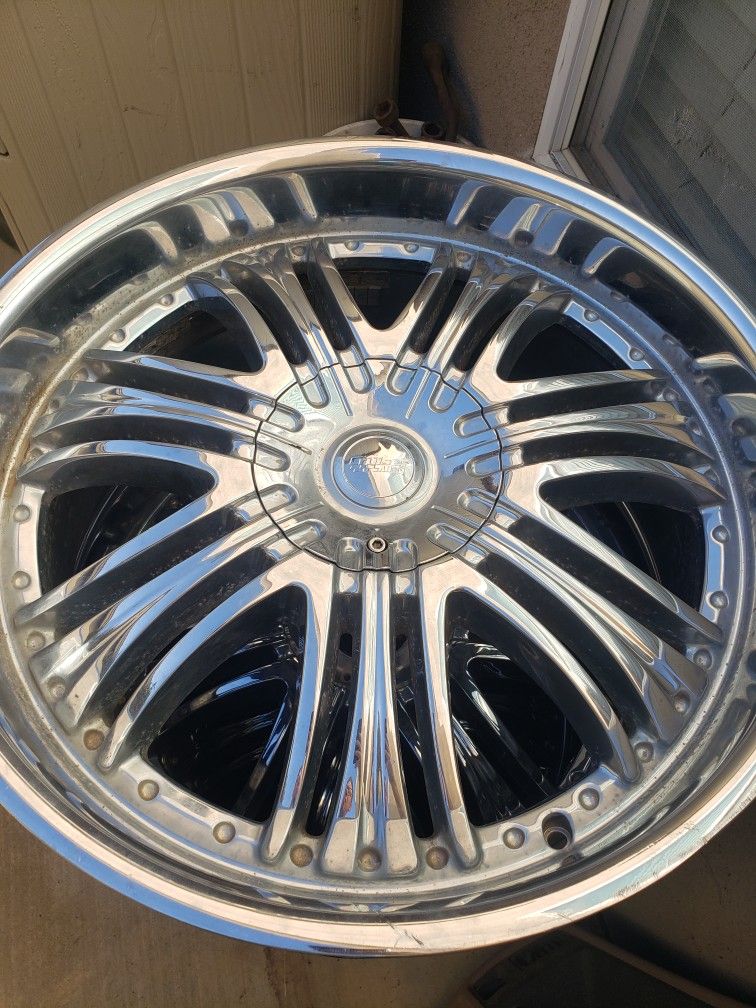 22 Inch Chrome Wheels