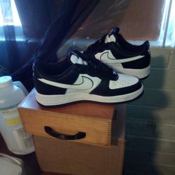 Air Force Ones Black And White Low Tops