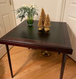Foldable square table