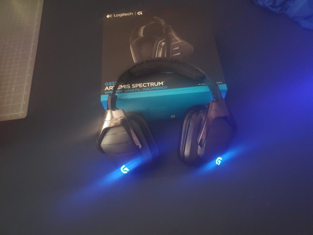 Logitech G933 Artemis Spectrum – Wireless RGB Dolby/DTS