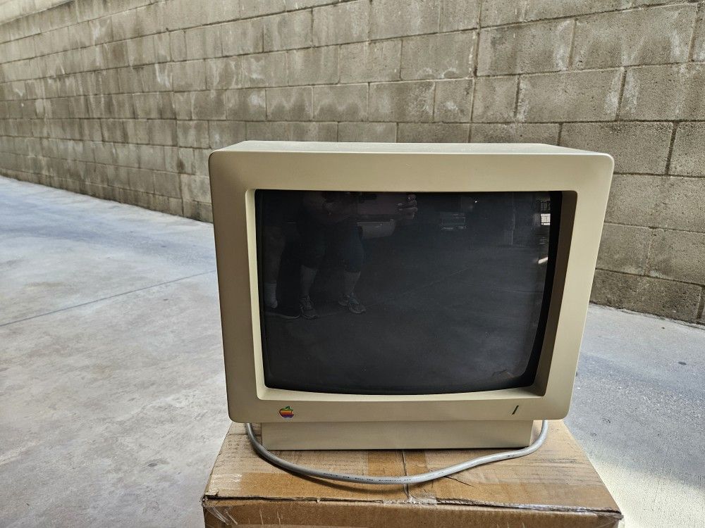 Apple/Macintosh computer monitors and accessories