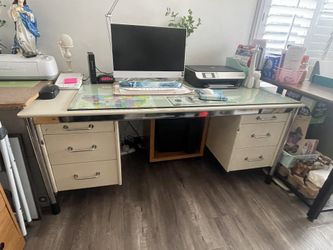Computer desk